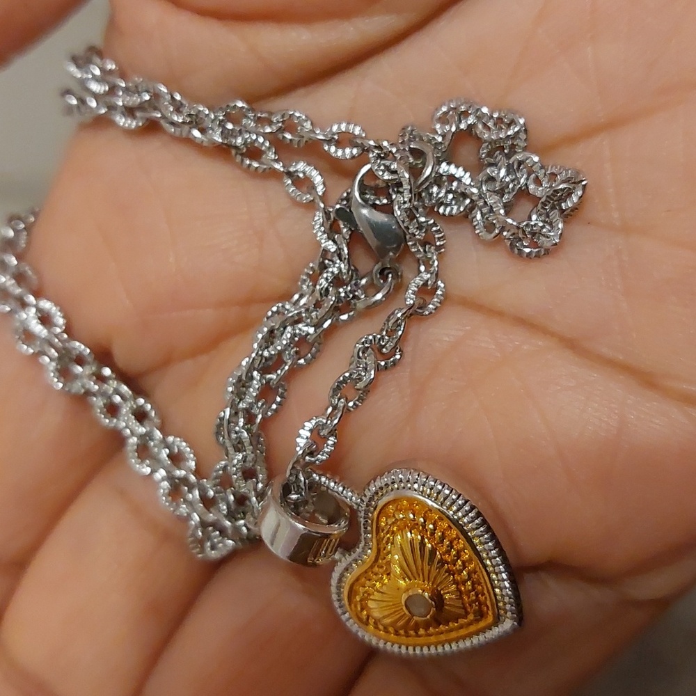 Diamonds International Heart Pendant Necklace .02 Ctw Diamond Silver Gold Tone - Picture 5 of 6
